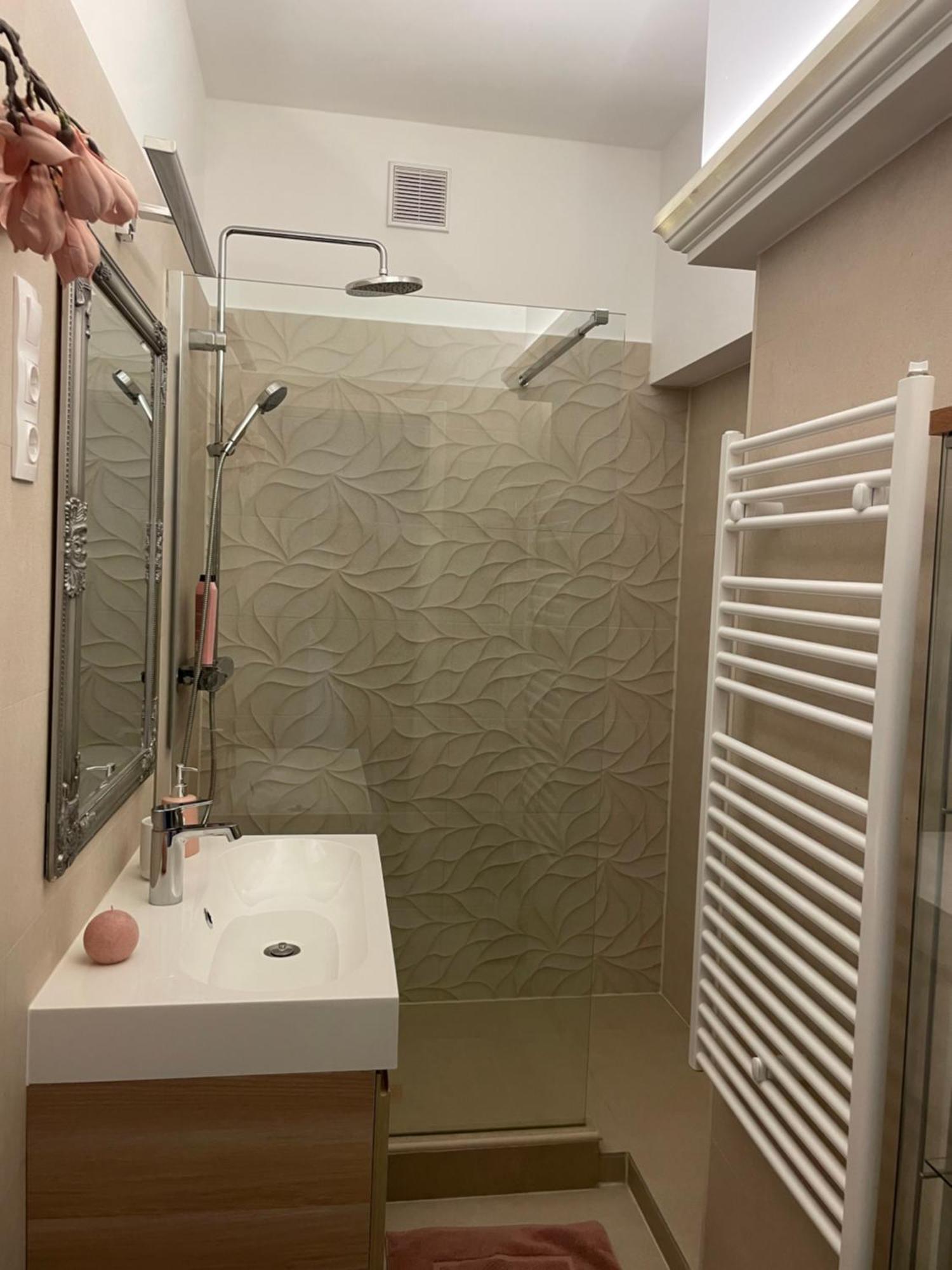 Syl Via Apartman Eger Luaran gambar