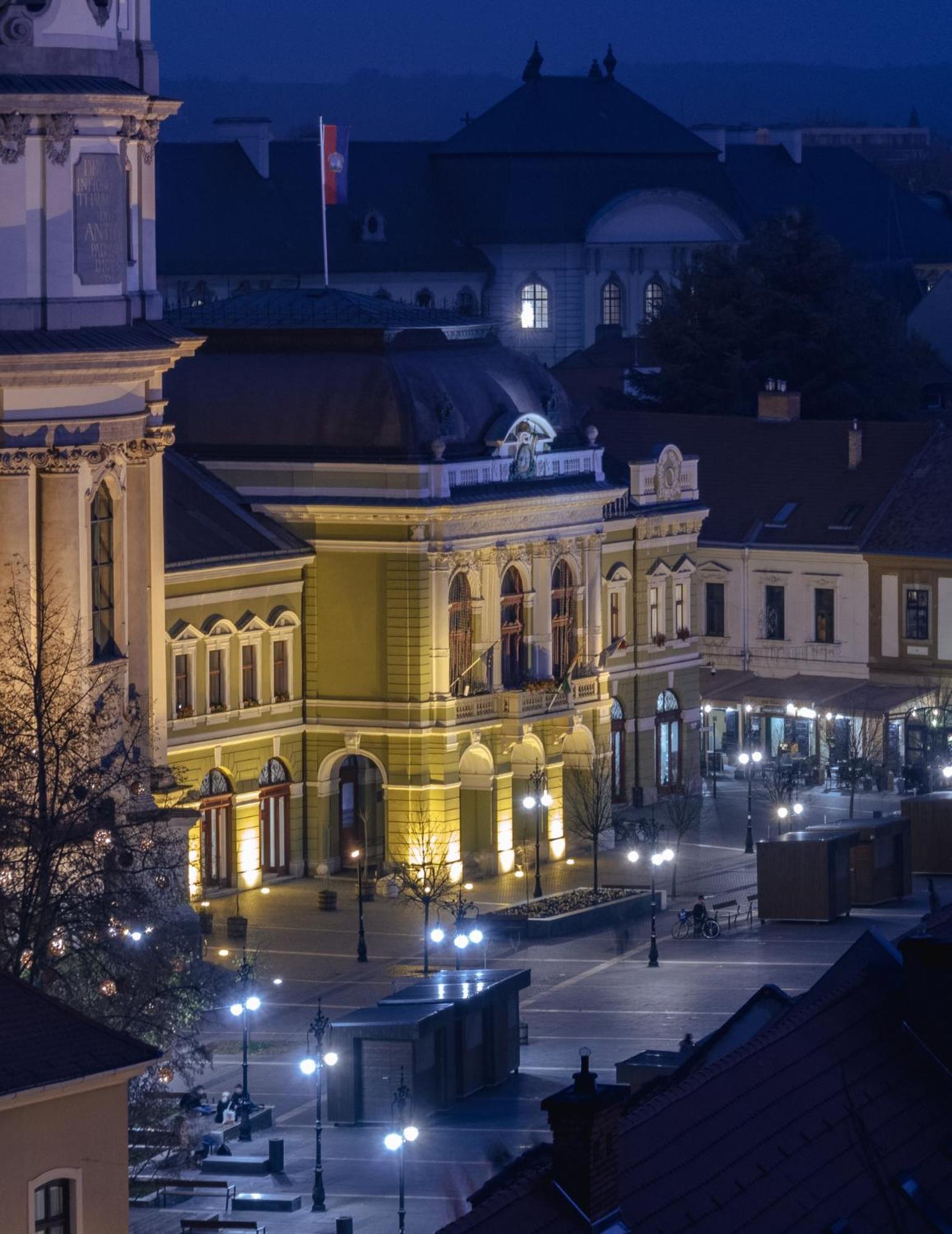 Syl Via Apartman Eger Luaran gambar